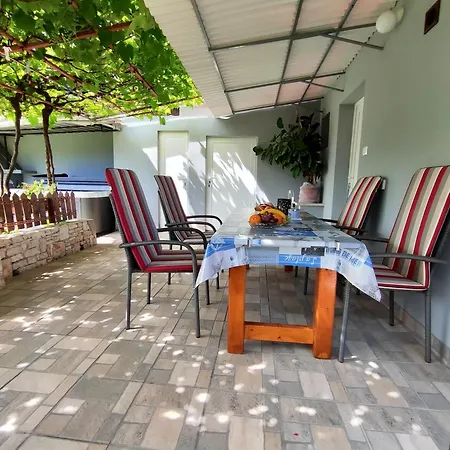Pavao 1402 Holiday home